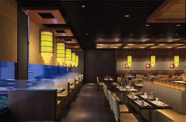 金牌建筑打造的优雅寿司餐厅用餐室内